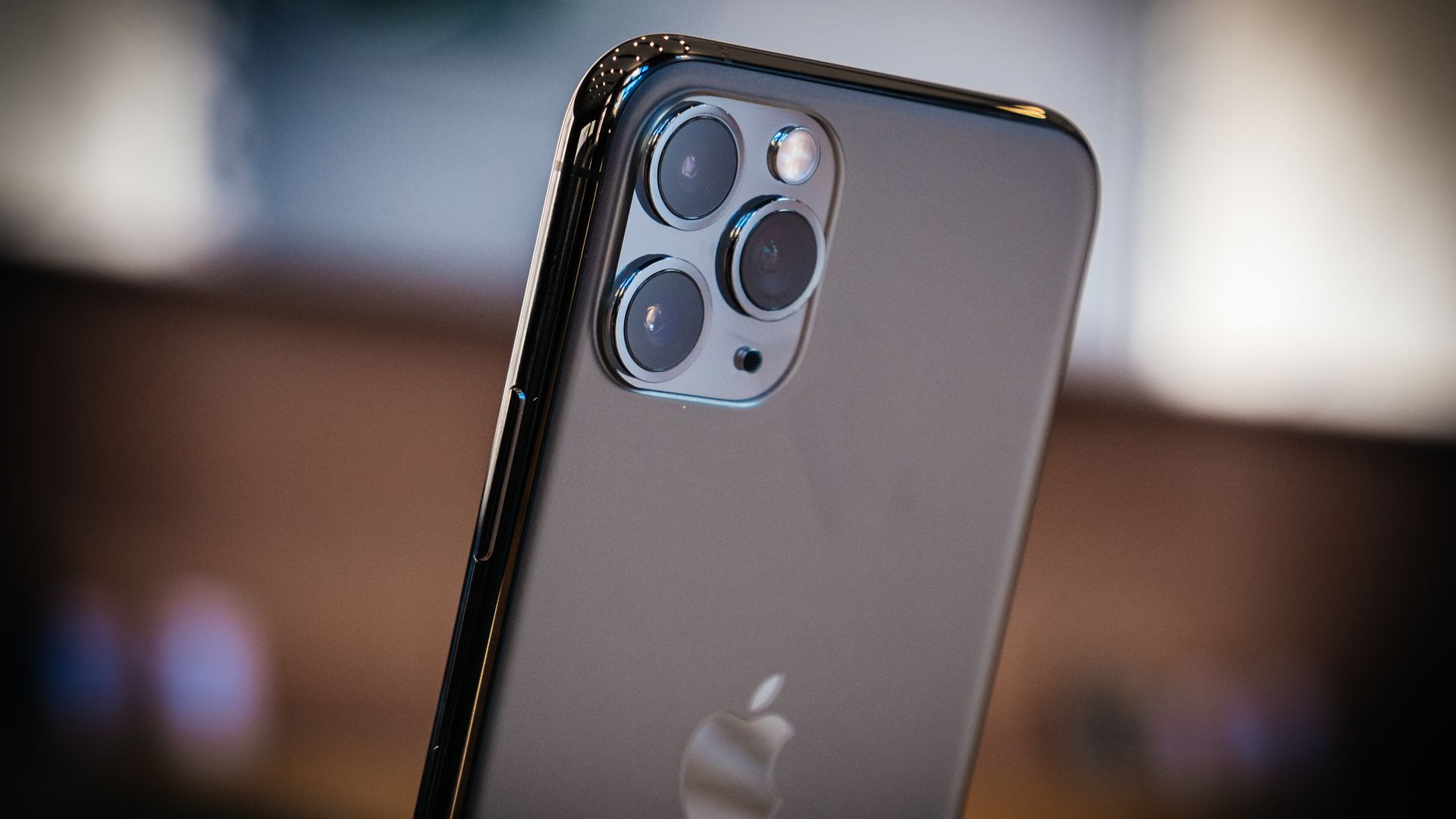 Câmeras do iPhone 11 têm sensores de "apenas" 12 megapixels. (Imagem: Hadrian/Shutterstock)