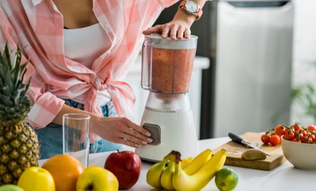 Um liquidificador pode auxiliar no preparo de vitaminas, por exemplo. (Imagem: Reprodução/Shutterstock)