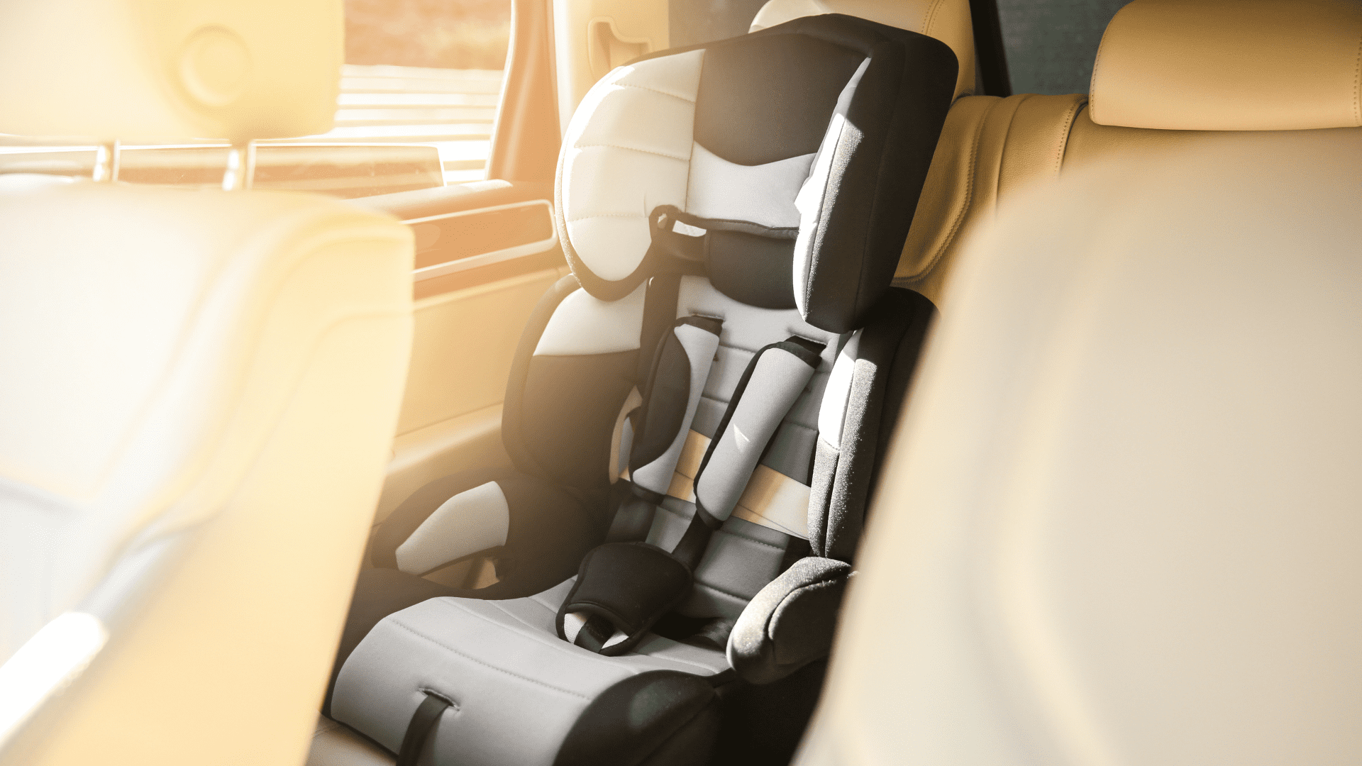 Qual a melhor posição para instalar a cadeirinha de bebê no carro?