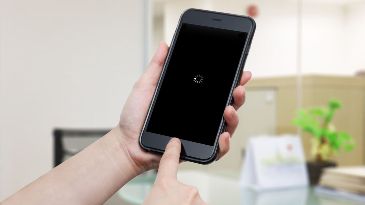 Todo celular pode travar às vezes, mas, quando acontece com frequência, isso pode ser um problema (Foto: Shutterstock)