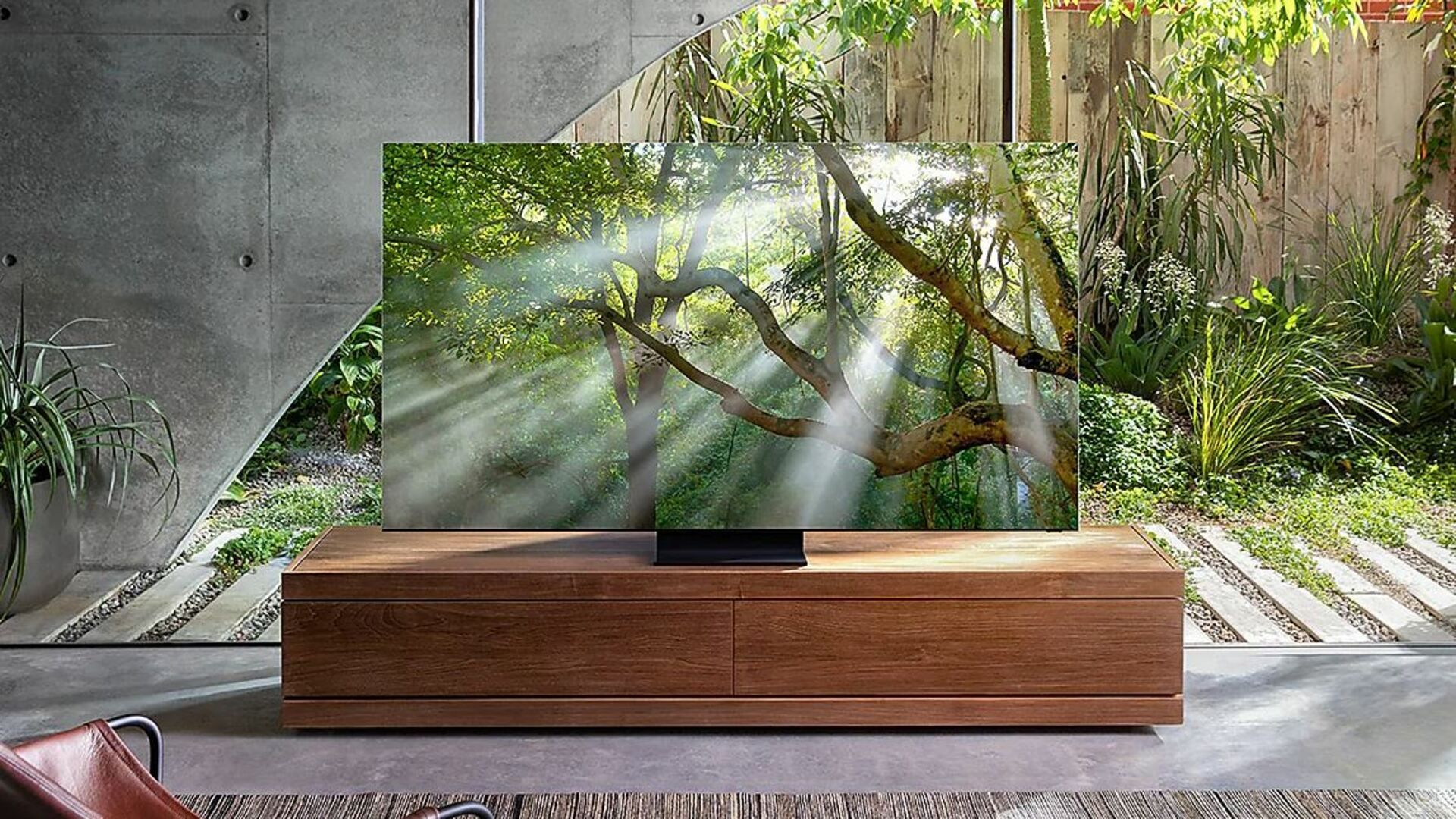 A Samsung Q950T é uma TV 8K de 2020 e poderá estar em promoção na Black Friday (Imagem: Divulgação/Samsung).