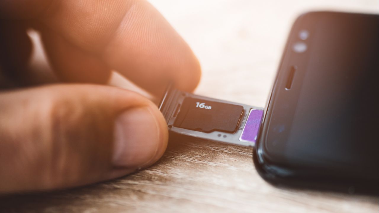 Celulares que aceitam cartão de memória são mais flexíveis ao uso do consumidor (Foto: Shutterstock)