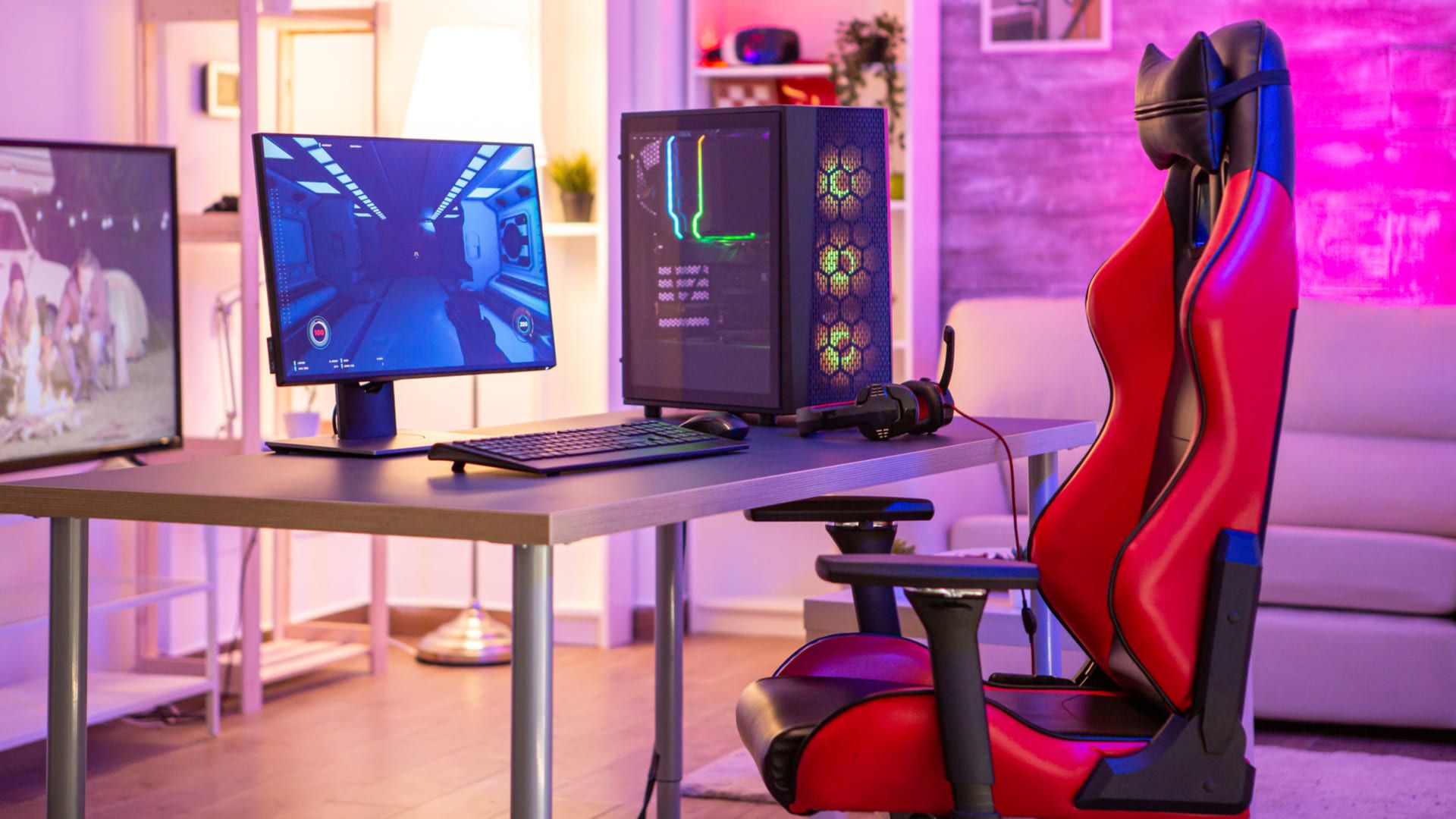 Pc gamer com cadeira e mesa