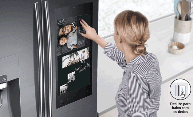 A geladeira Smart Family Hub da Samsung permite a visualização do interior da geladeira de qualquer lugar. (GIF: Fivulgação/Samsung)