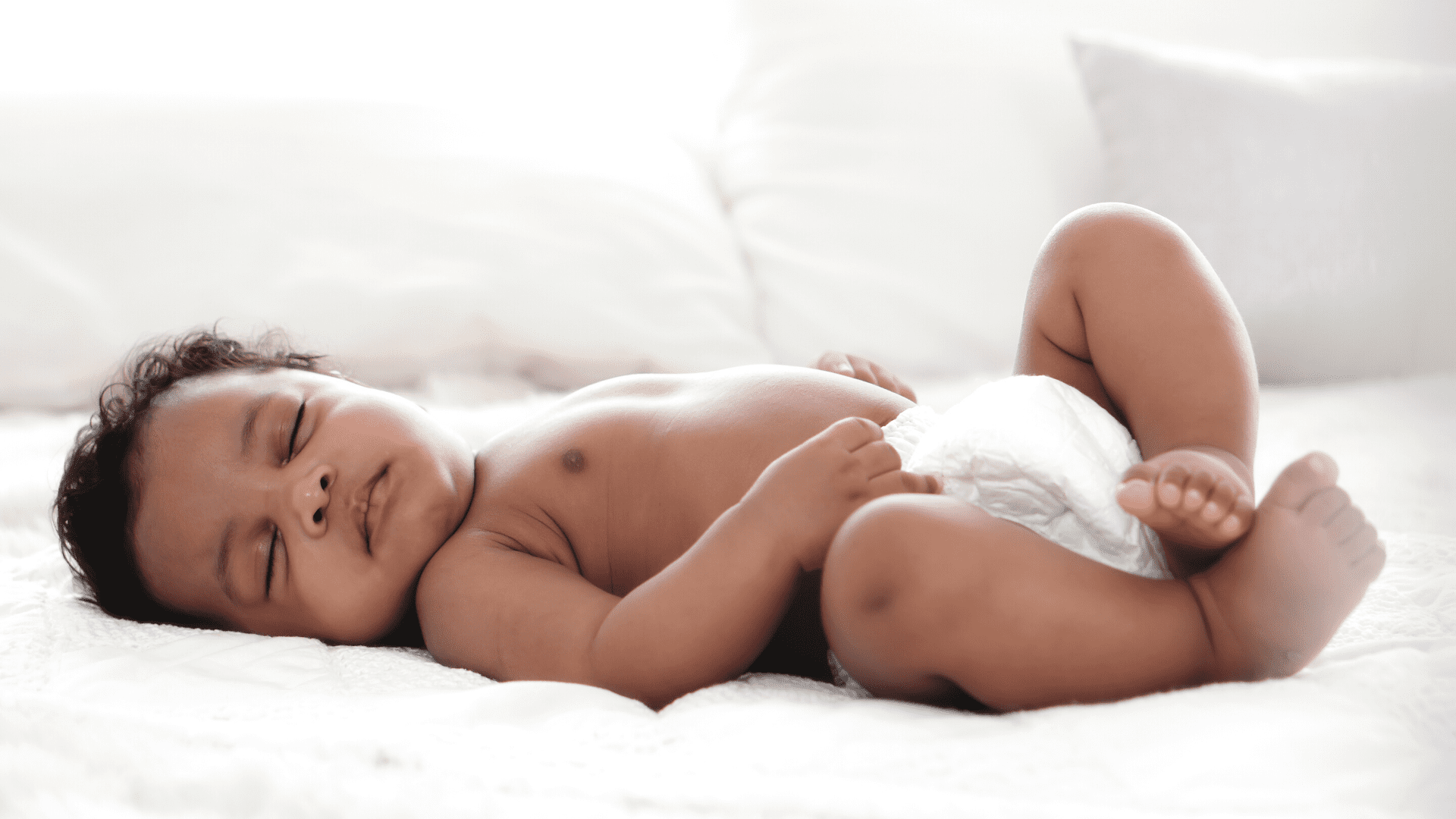 Veja a nossa seleção das melhores fraldas descartáveis para o bebê dormir! (Imagem: Reprodução/Shutterstock)