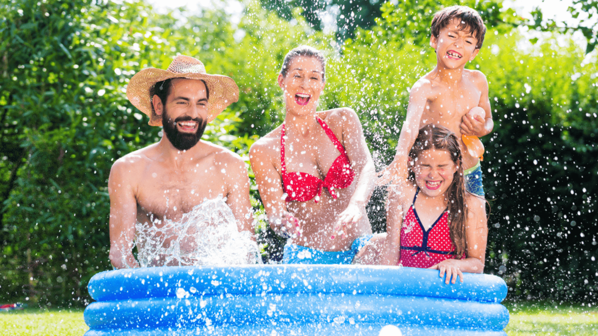 Veja a nossa seleção das melhores piscinas infláveis e de armação de 2021! (Imagem: Reprodução/Shutterstock)