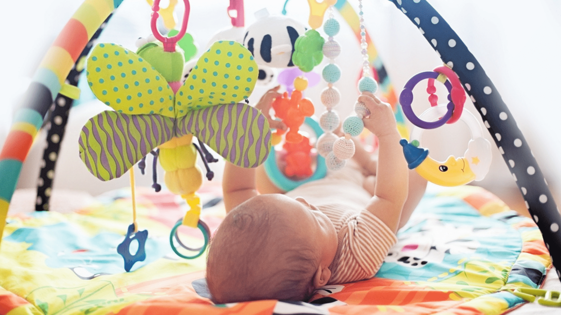 Veja a nossa seleção dos melhores tapetes para bebê de 2020! (Imagem: Reprodução/Shutterstock)