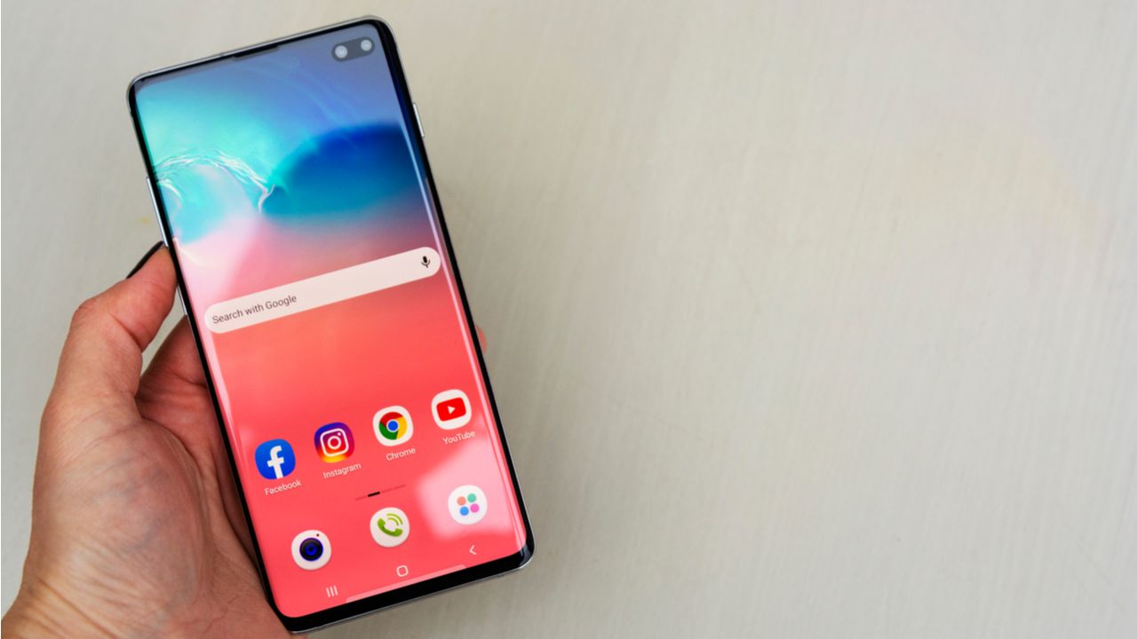 O Galaxy S10+ possui tela Dynamic AMOLED com resolução 2K (Foto: Shutterstock)