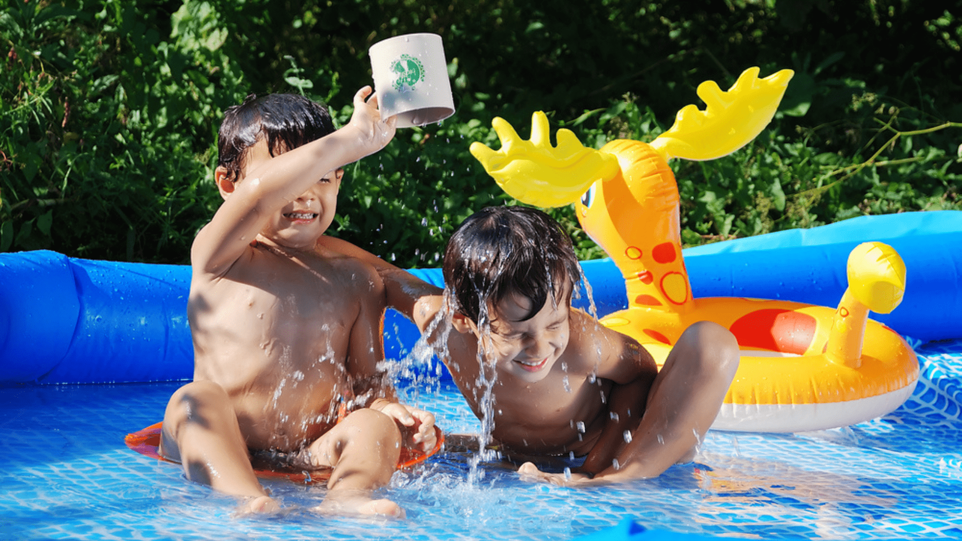 Veja a nossa seleção das melhores piscinas infantils de 2021! (Imagem: Reprodução/Shutterstock)