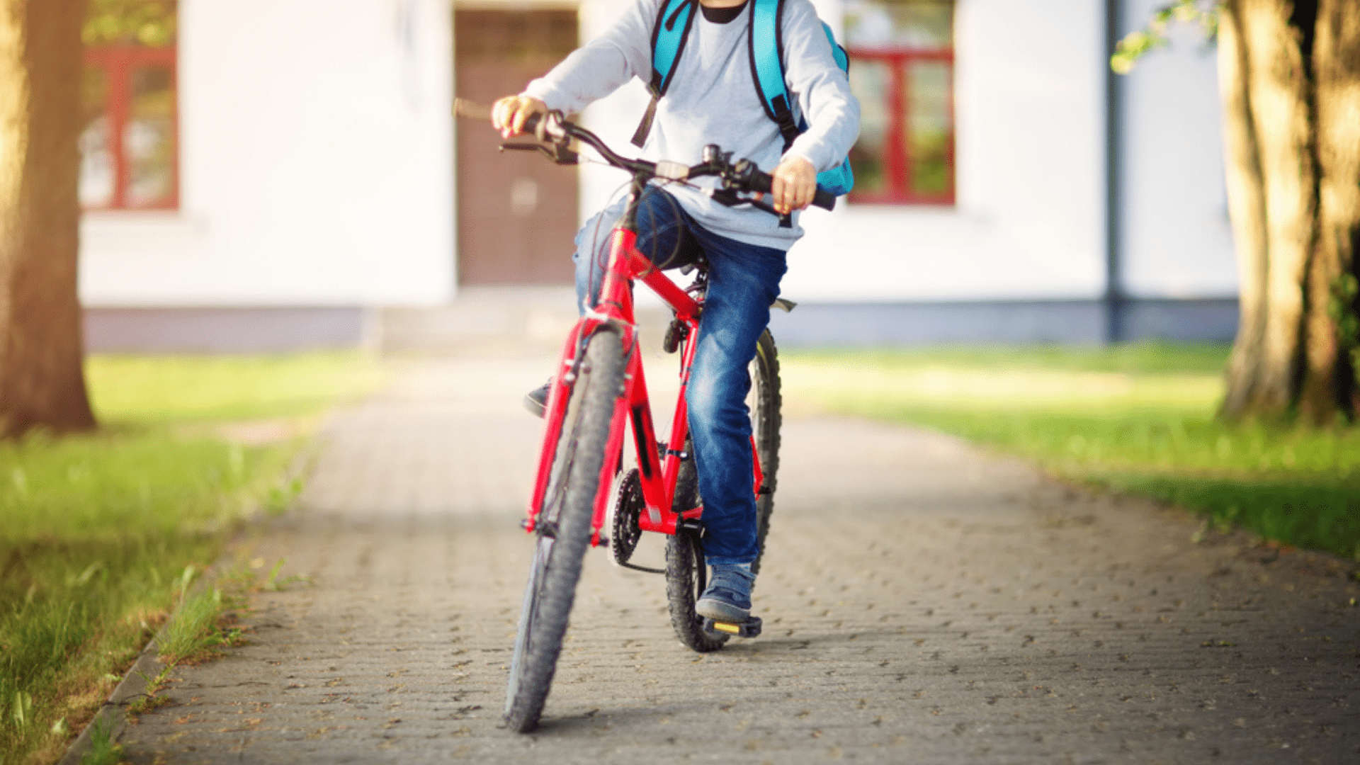 O freio na bicicleta infantil precisa ser seguro e não deve exigir tanta força (Imagem: Reprodução/Shutterstock)