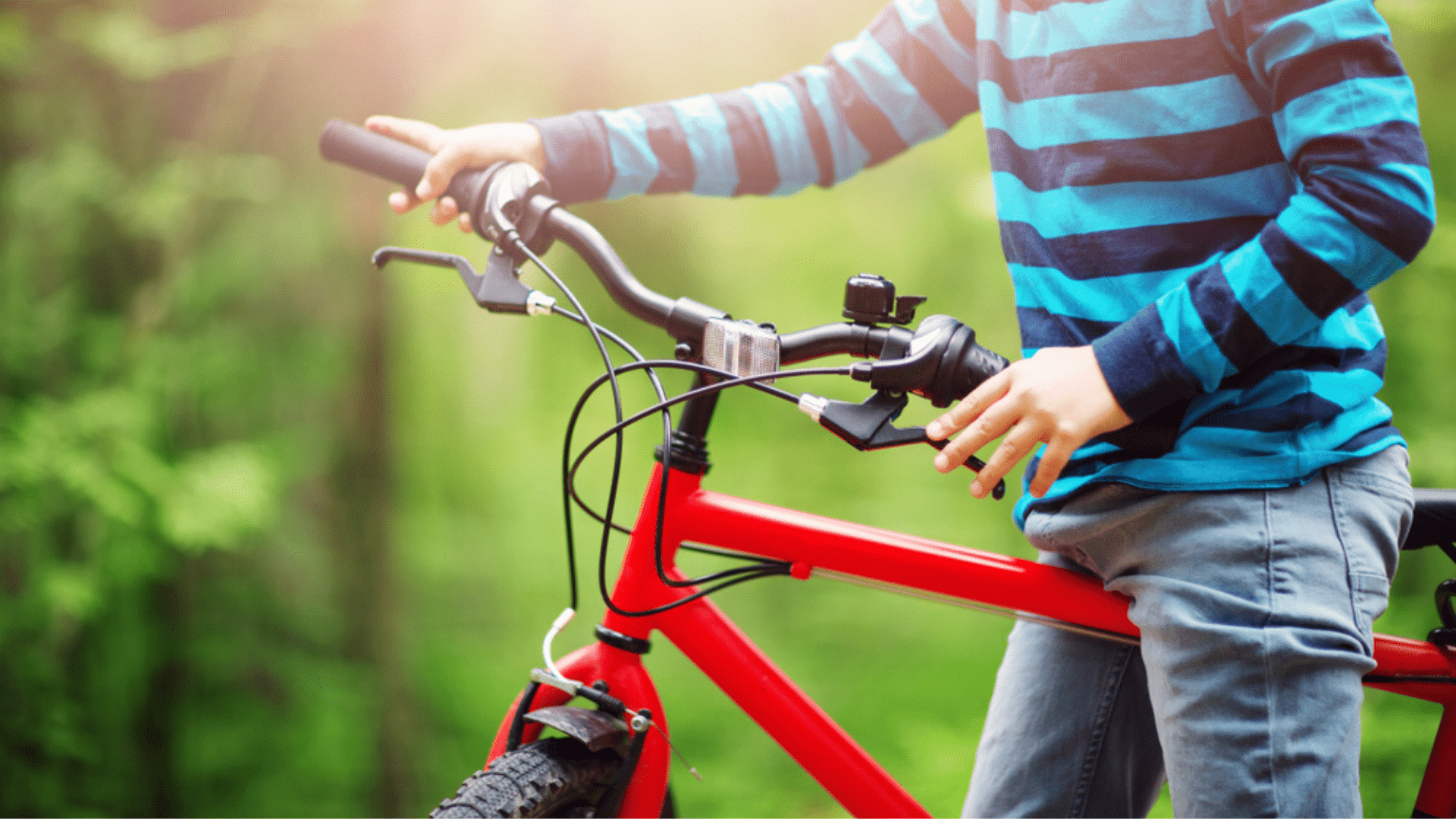 As manoplas do guidão da bicicleta infantil precisam ser macias e confortáveis (Imagem: Reprodução/Shutterstock)