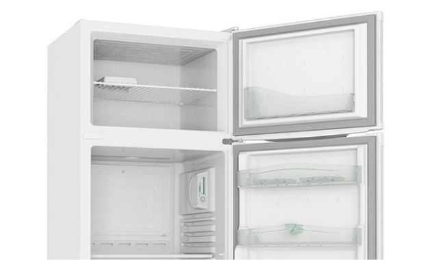 O degelo Cycle Defrost e a organização duplex são os diferenciais, além do controle eletrônico interno para ajuste de temperatura. (Imagem: Divulgação/Consul)