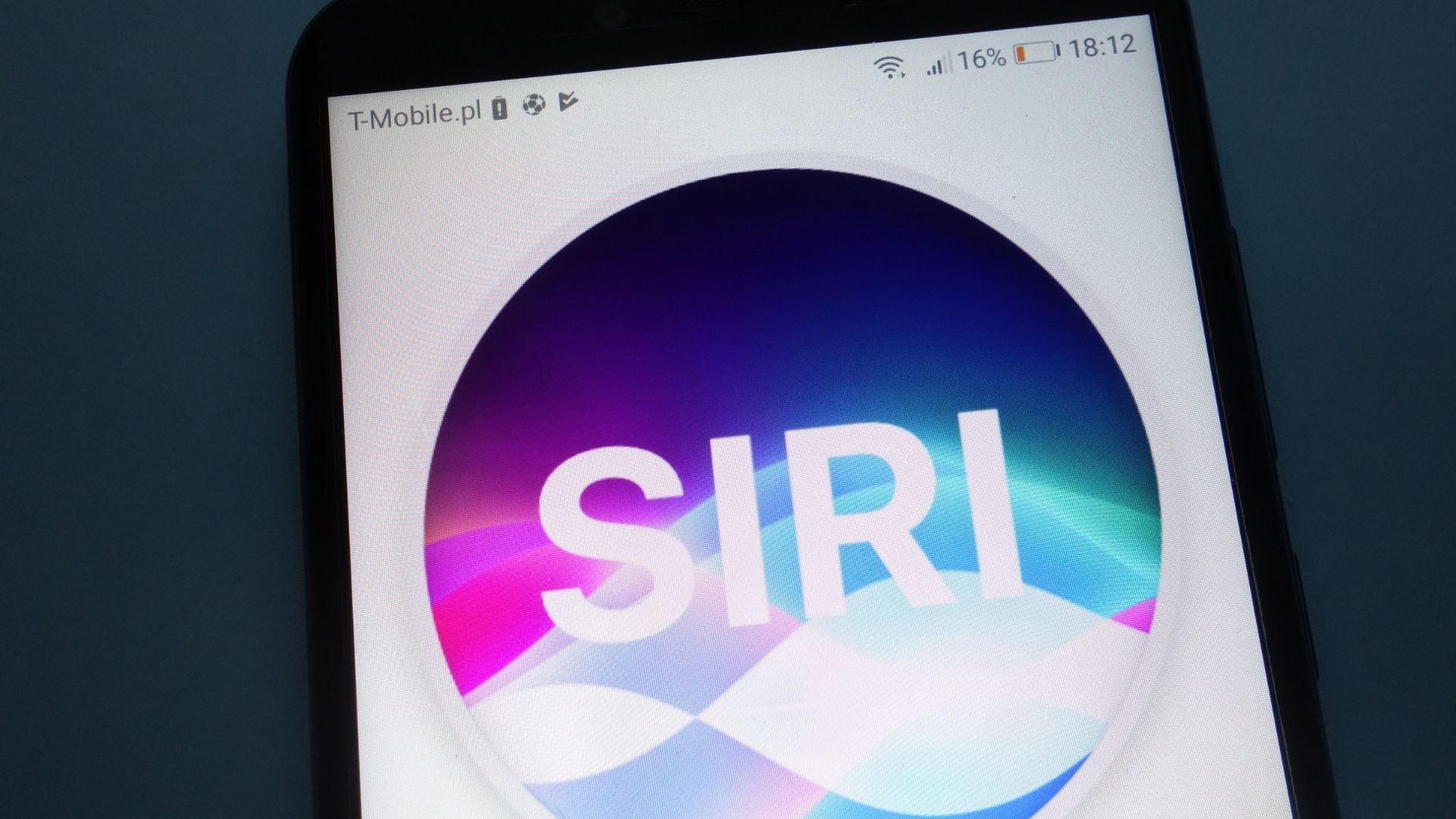 O que é Siri? Assistente virtual está presente nos aparelhos da Apple (Foto: Shutterstock)