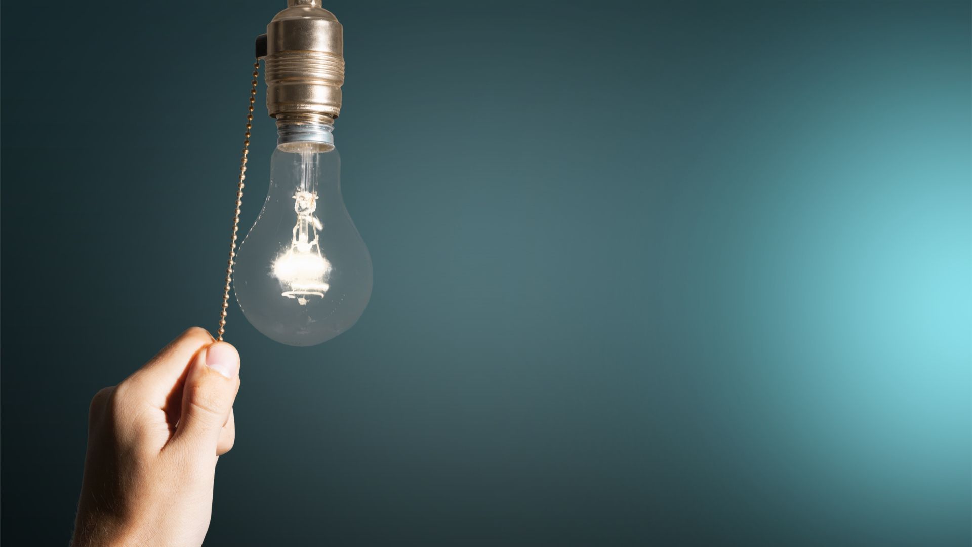 Confira a lista e saiba como economizar energia do verão! (Imagem: Reprodução/Shutterstock)