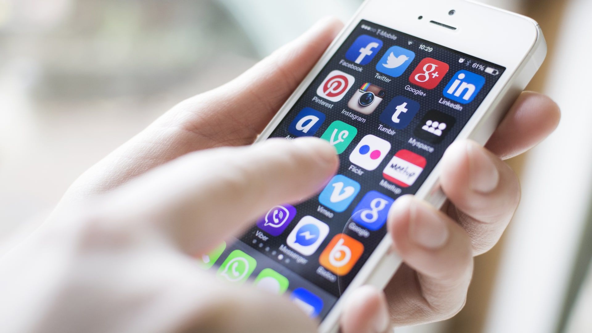 Quanto mais memória RAM, melhor tende a ser o desempenho do celular (Foto: Shutterstock)