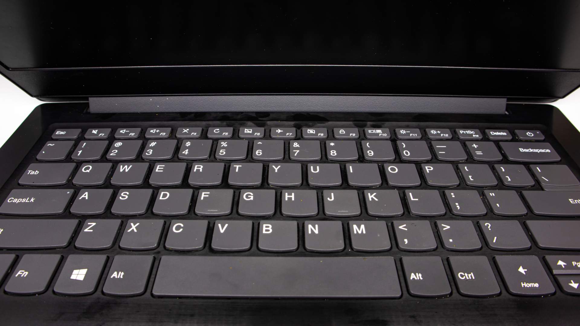 A linha Lenovo IdeaPad S145 é muito popular (NILSON.KW / Shutterstock.com)