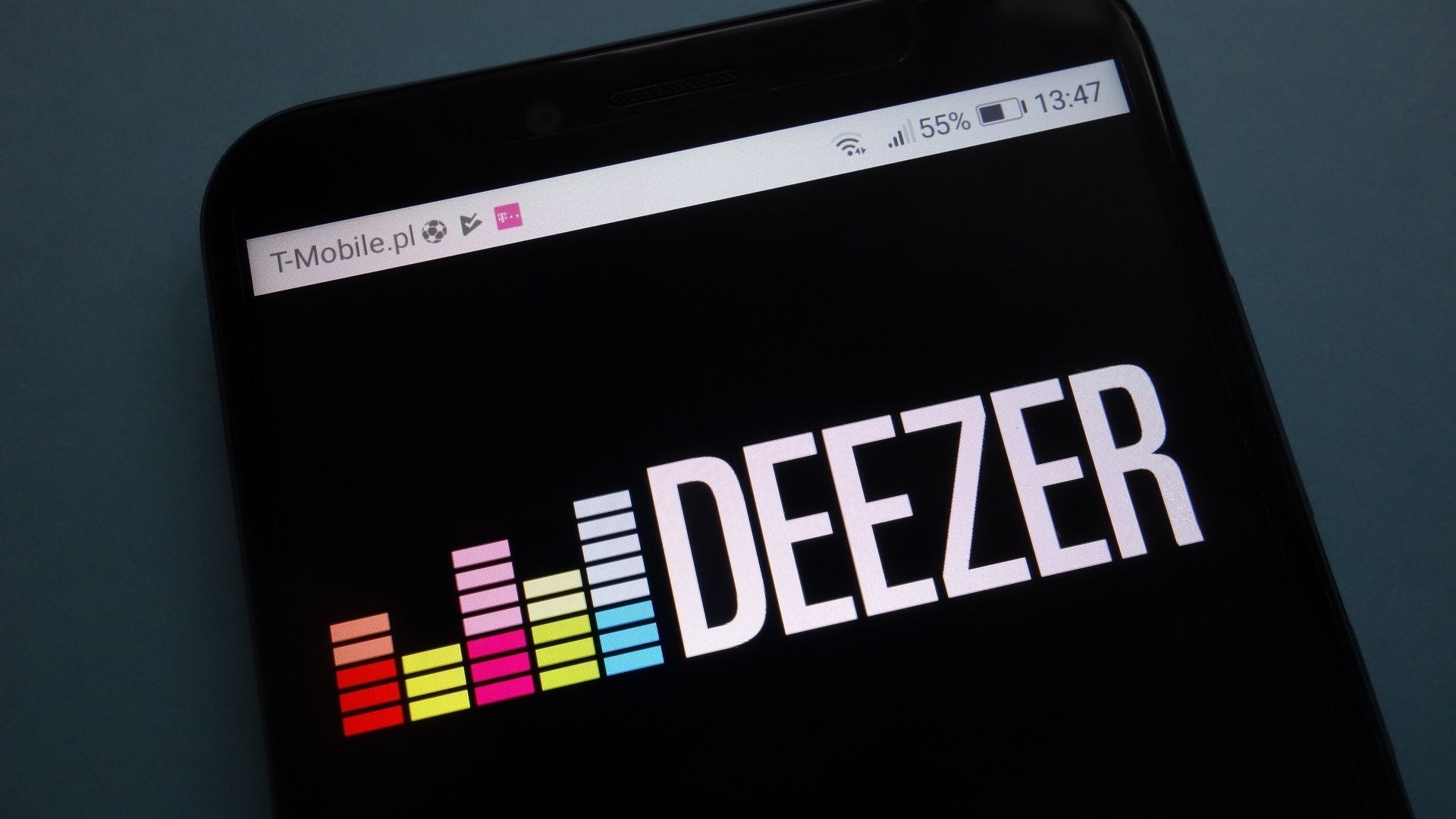 Saiba como baixar música no celular com o Deezer! (Foto: Piotr Swat / Shutterstock.com)