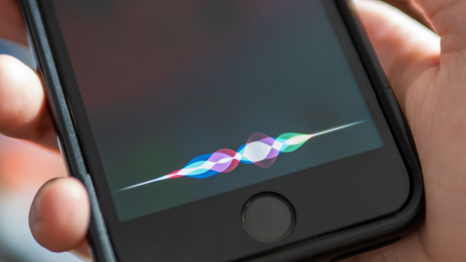 Siri grava mensagens de áudio para seus contatos (Foto: Wachiwit / Shutterstock.com)