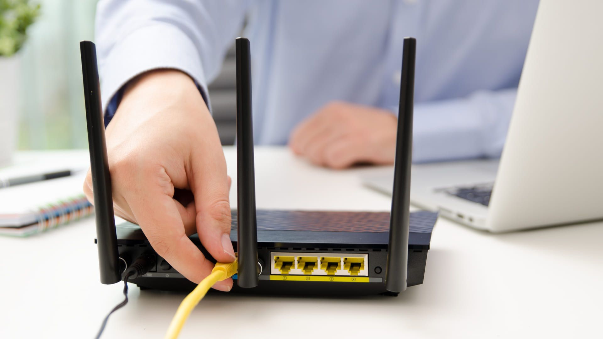 A conexão via cabo ainda é muito utilizada atualmente (Foto: Reprodução/Shutterstock)