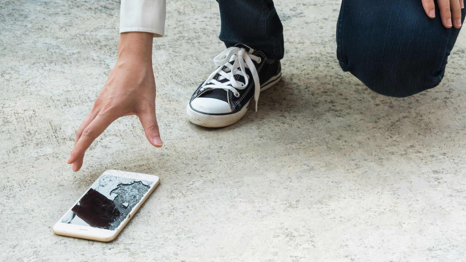 Compare preços de celular no Zoom (Poravute Siriphiroon/Shutterstock)