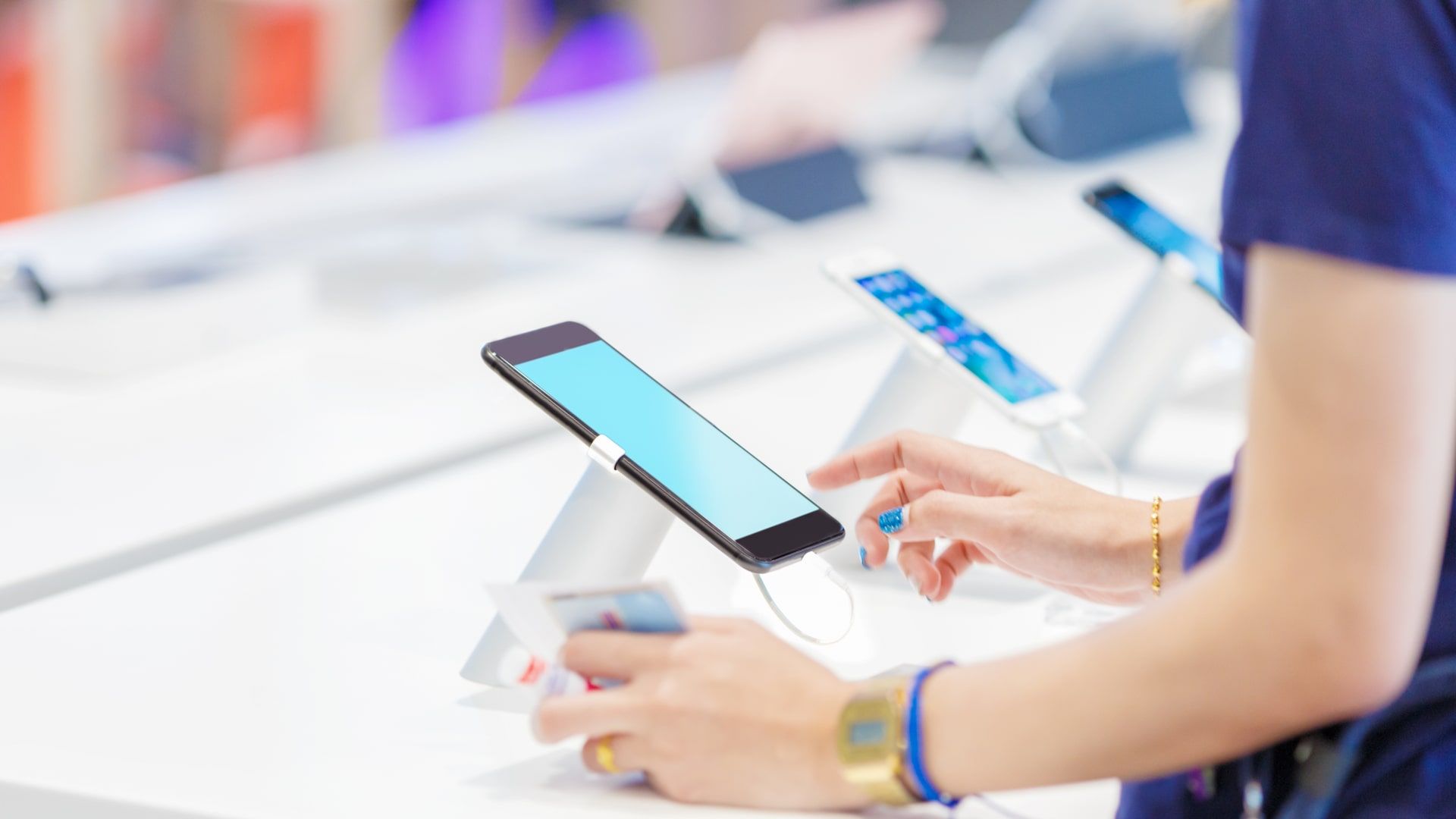 Avalie o design e tamanho antes de comprar celular (Foto: Shutterstock)