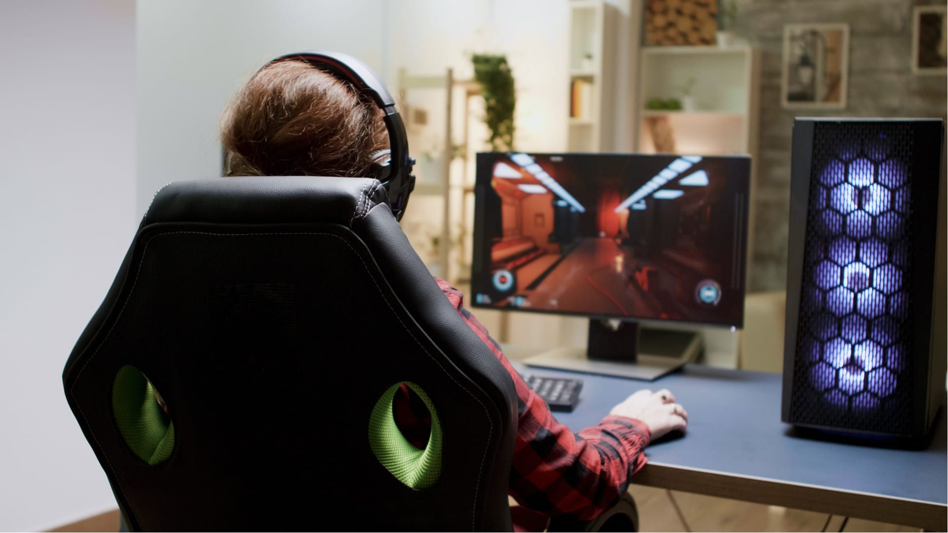 A escolha da melhor cadeira de gamer deve atender as suas necessidades e até mesmo perfil de uso (Fonte: Shutterstock)