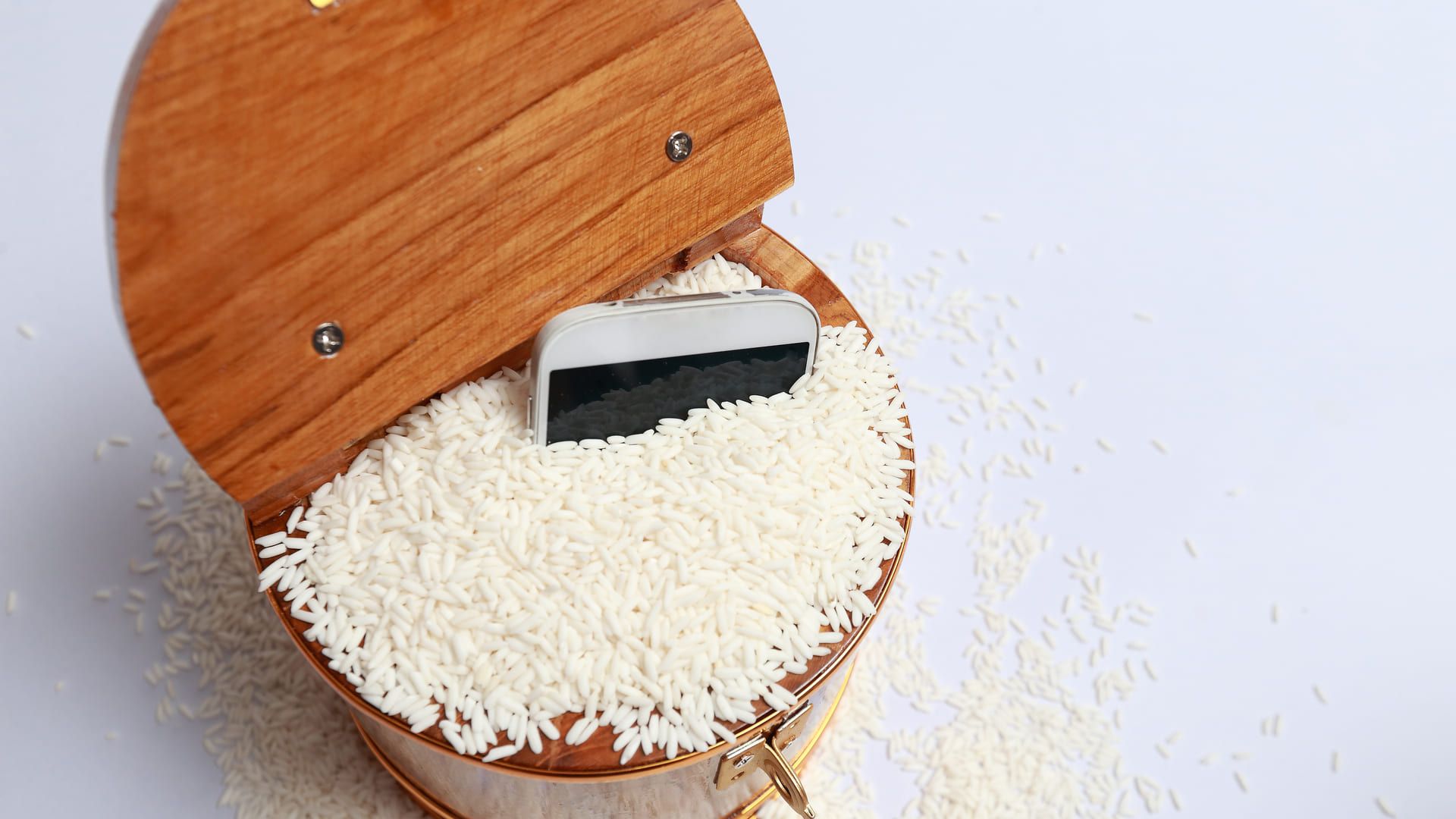 Como tirar água do celular? O arroz é aliado (Foto: Shutterstock)