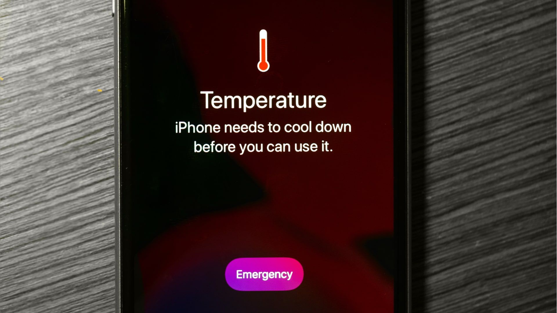 iPhone esquentando: celular da Apple mostra mensagem quando está muito quente (Foto: Shutterstock)