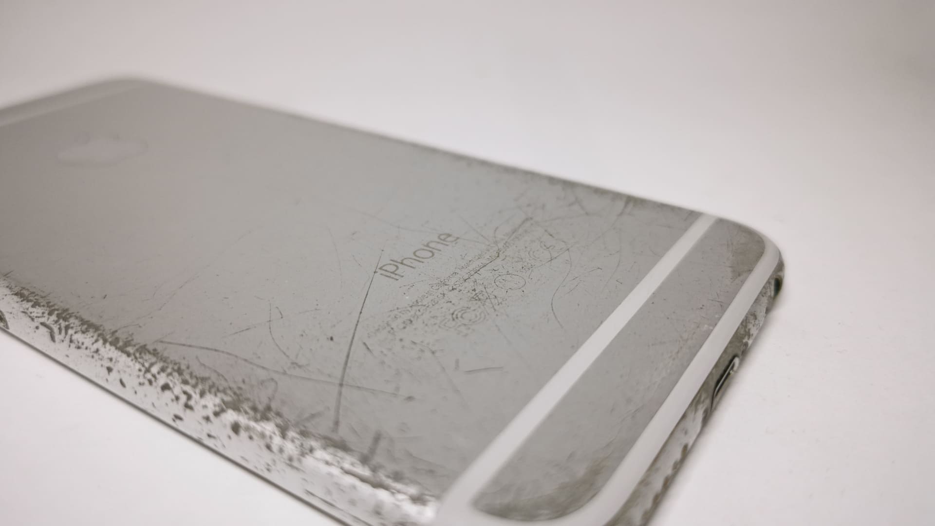 iPhone usado: veja o estado de conservação (Foto: Ekahardiwito / Shutterstock.com)