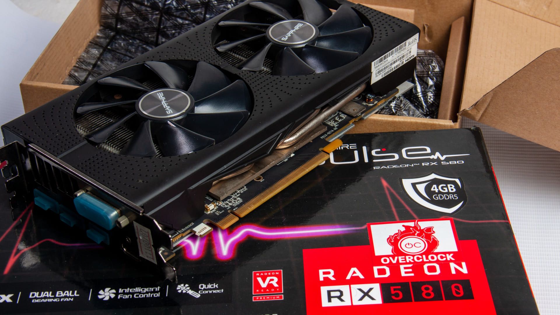 Placa de vídeo Radeon traz desempenho superior a versão anterior (Foto: Chalermphon Srisang/Shutterstock)