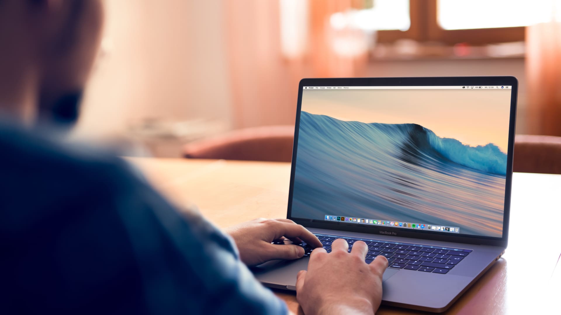 O MacBook Pro é uma excelente escolha de notebook i9 da Apple. (Foto: Shutterstock)