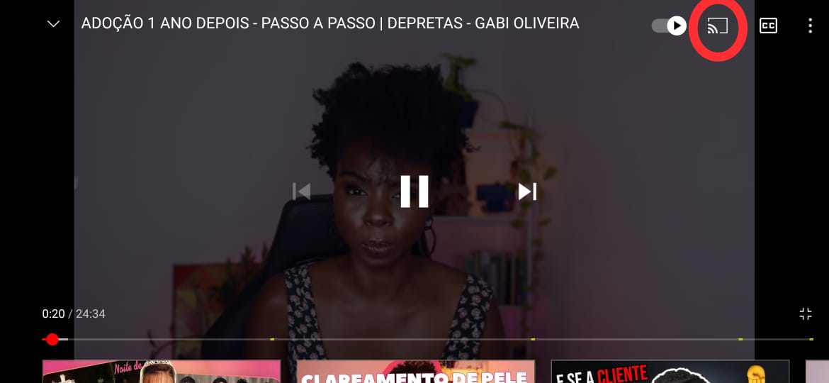 O símbolo circulado é o botão de transmissão que deve aparecer no seu celular (Foto: Reprodução/Youtube)