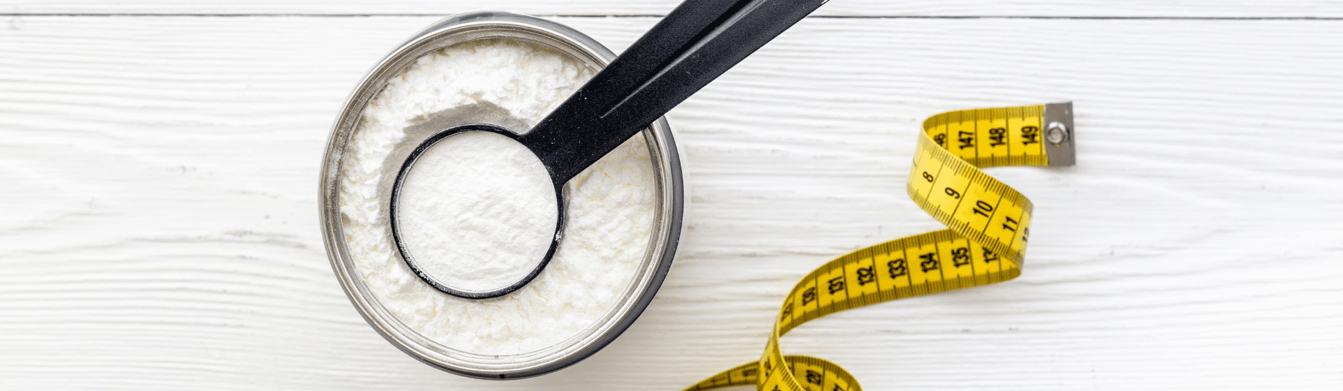 Capa do post: Whey Protein: engorda ou emagrece?