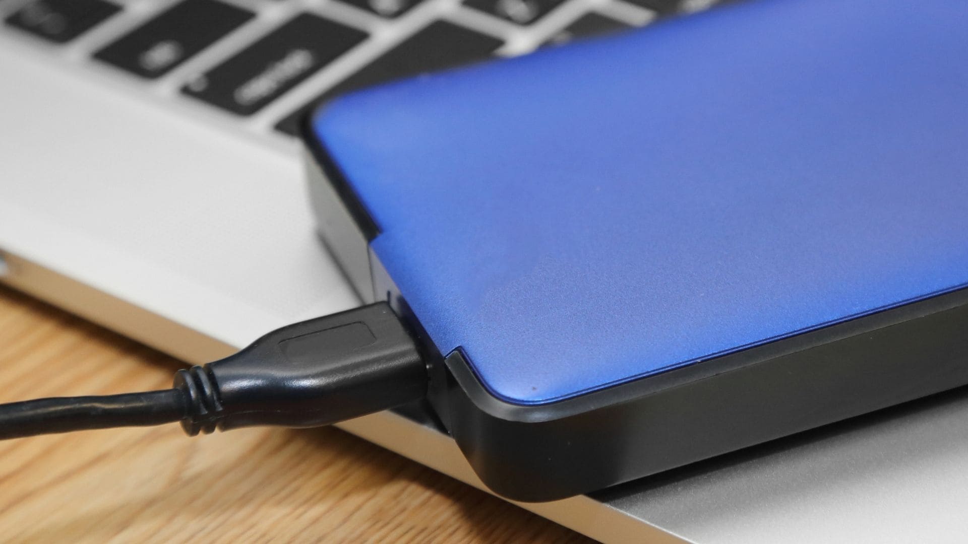 HD externo 1TB com cabo USB