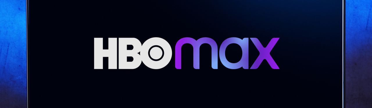 Logo do HBO Max aberto na tela de uma TV Samsung.