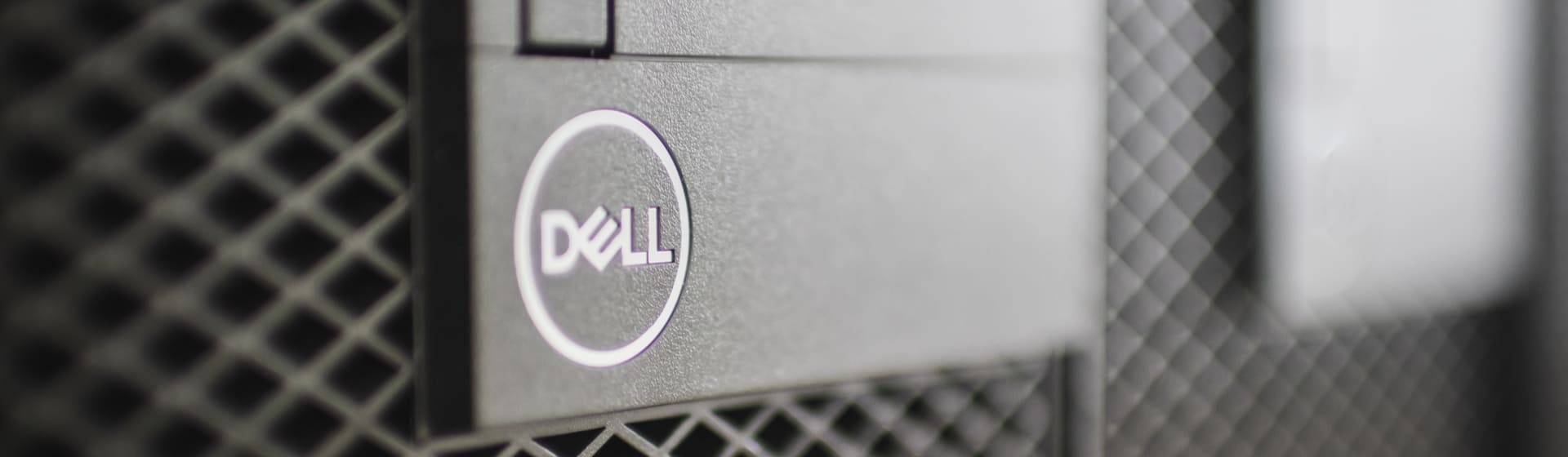 Computador Dell com logo em close