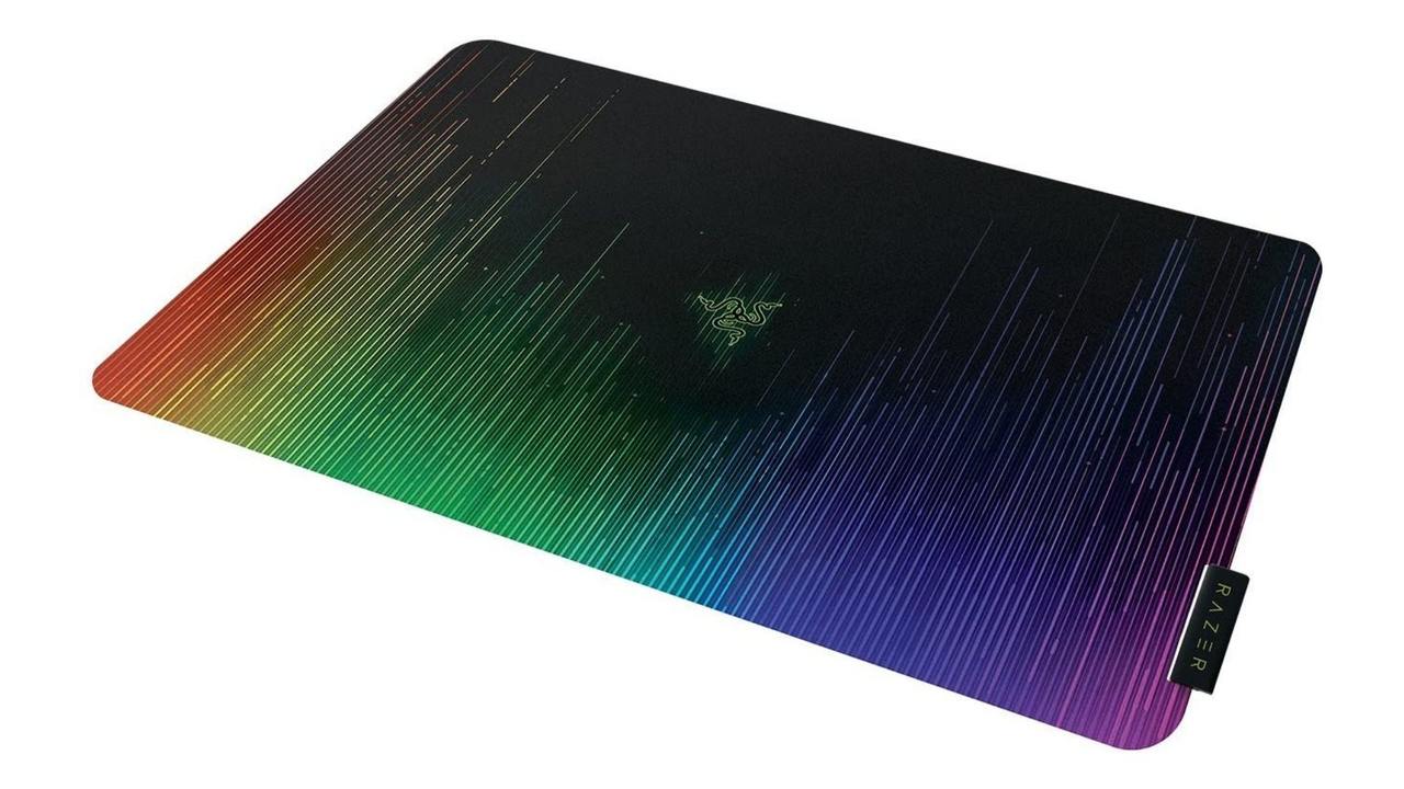 Mouse pad Razer Sphex V2 Mini colorido no fundo branco