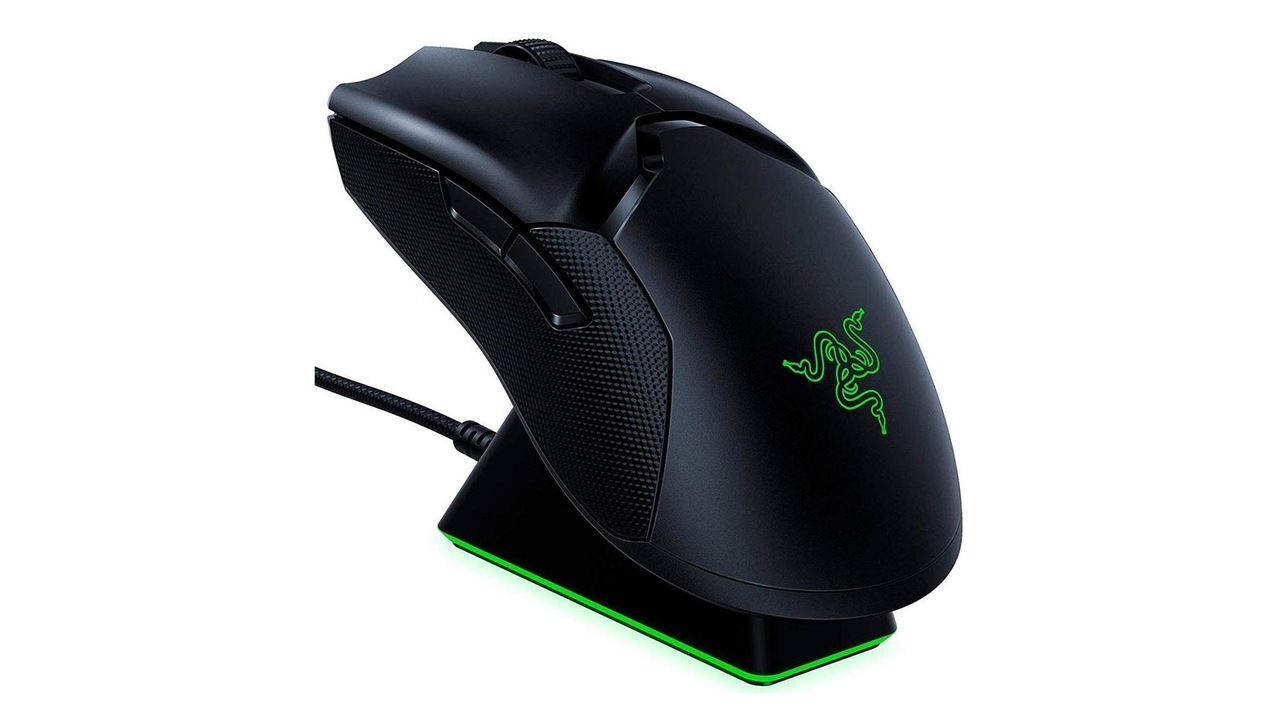 Mouse gamer sem fio Razer Viper Ultimate preto no fundo branco