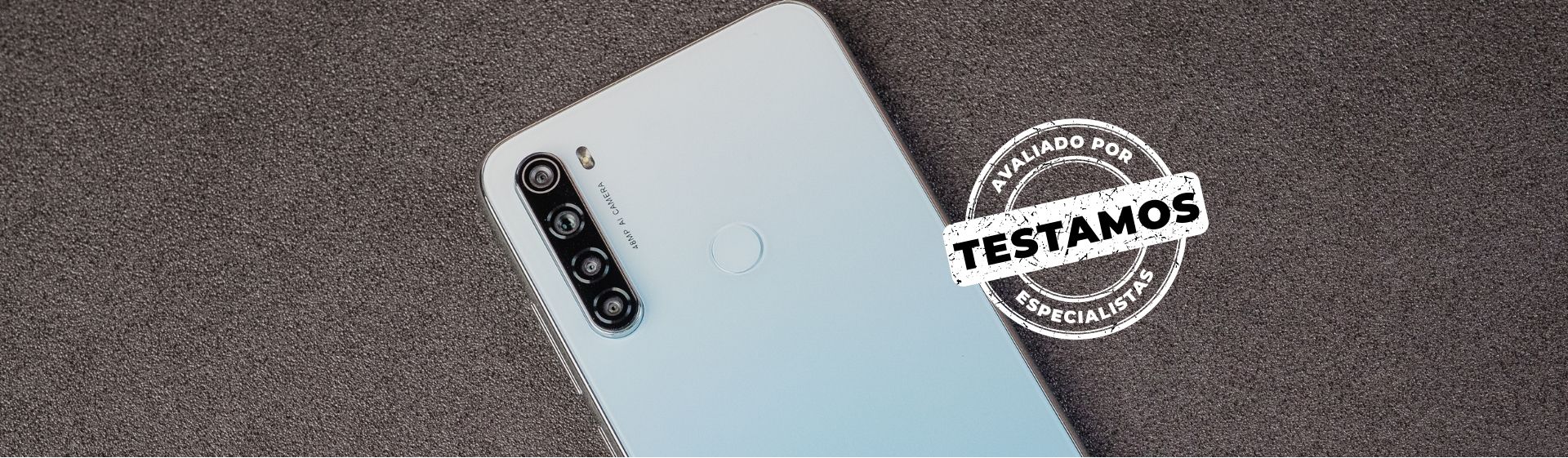 Celular Redmi Note 8 com destaque para traseira em fundo cinza