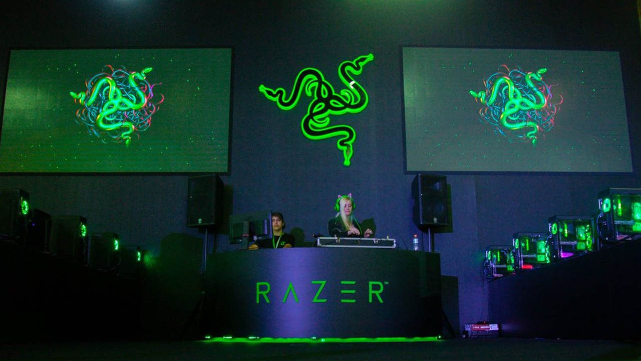 Stand da Razer na BGS preto com detalhes em verde