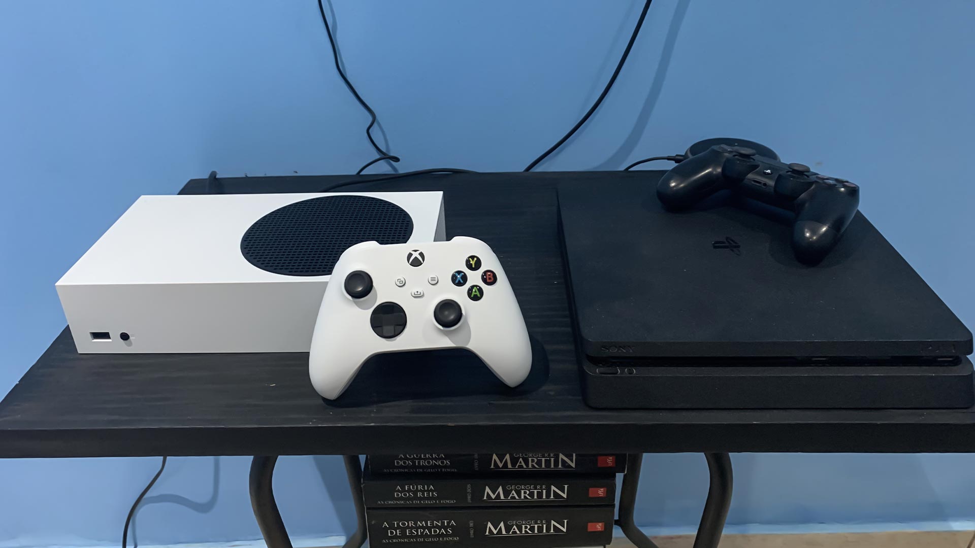 Xbox Series S 2020 512GB 1 Controle Branco - Microsoft com 3 Jogos -  Console Xbox Series S - Magazine Luiza