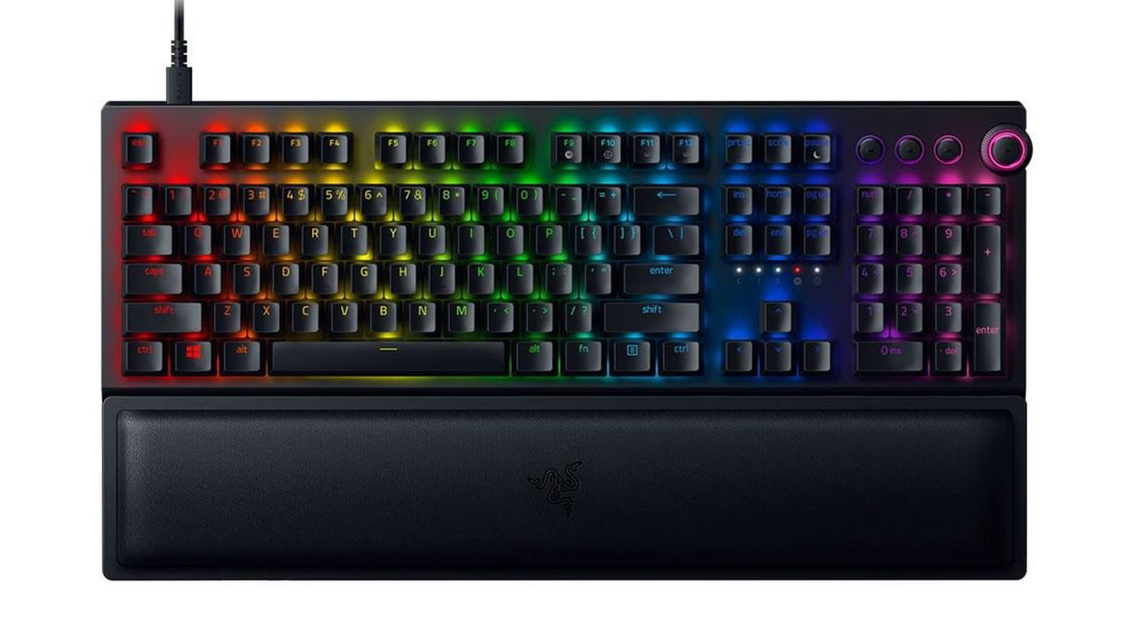 Teclado gamer mecânico Razer BlackWidow V3 Pro em destaque