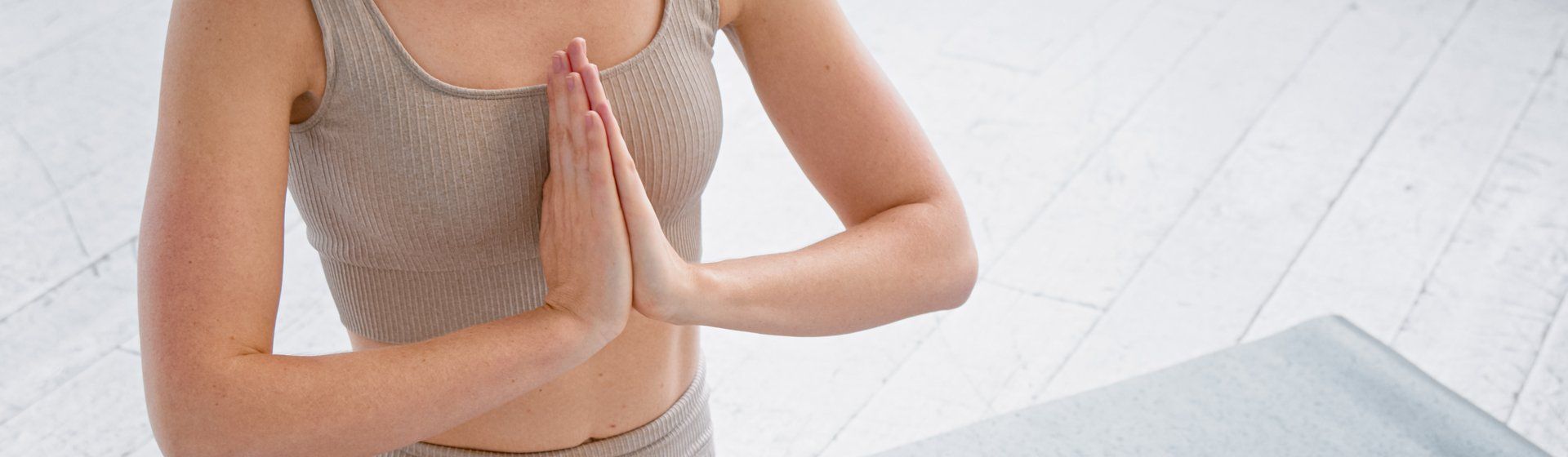 Capa do post: Yoga: Mudra é uma postura de mão que fortalece o corpo e a mente. Saiba mais!