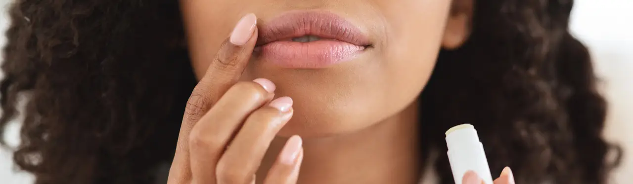 Melhor hidratante labial de 2022: 7 opções para regenerar os lábios