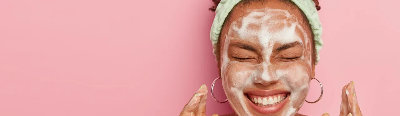 Sabonete para pele oleosa: 7 produtos para limpar o rosto
