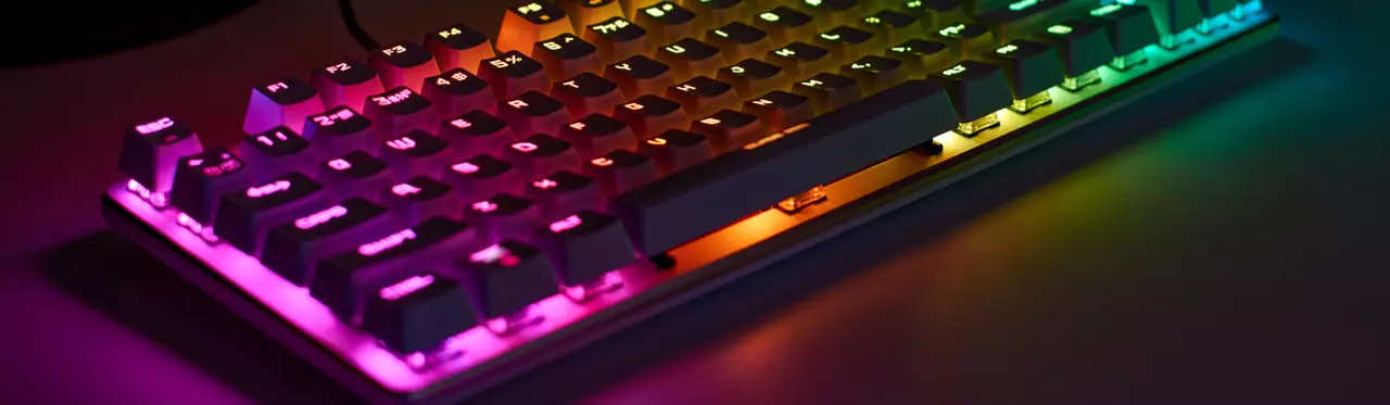 Capa do post: Teclado RGB: encontre modelos com muito estilo para seu setup gamer