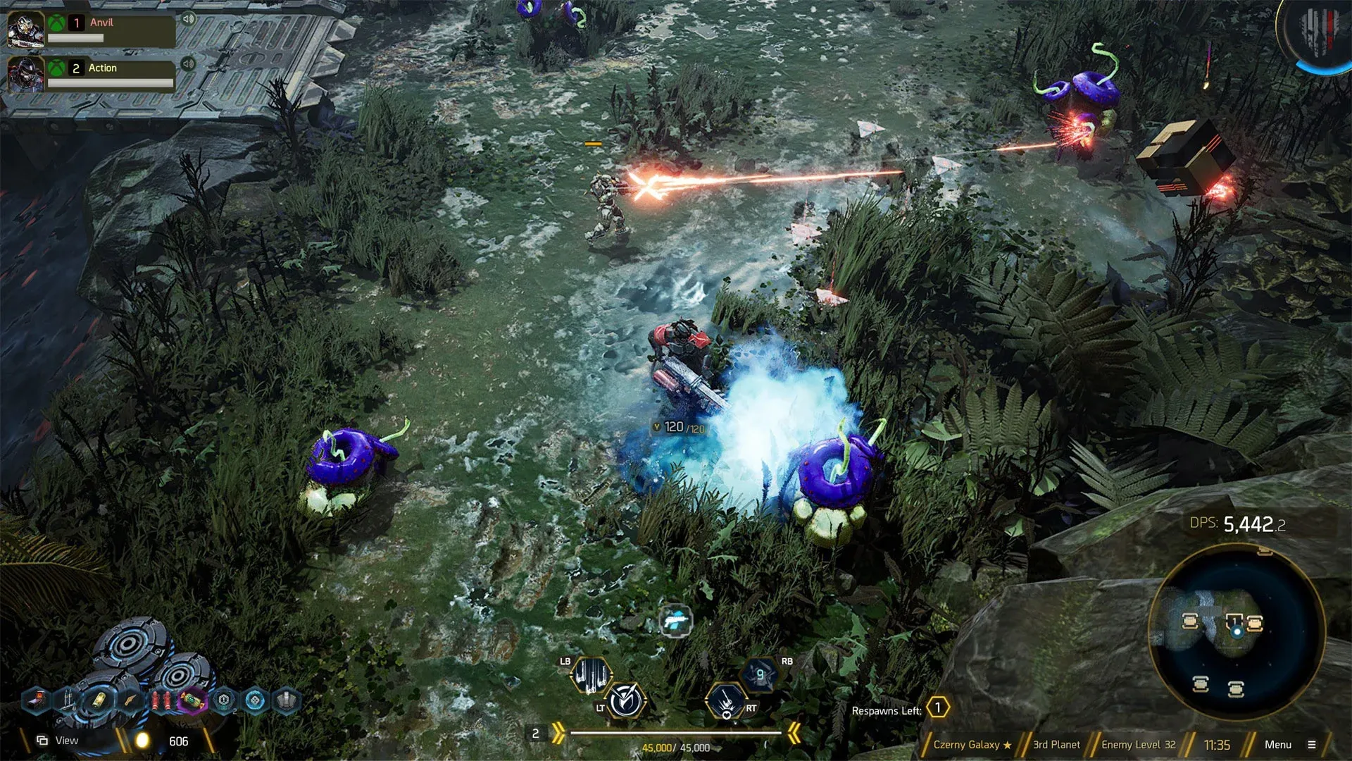 Imagem do jogo Anvil com dois personagens denominados "Breakers" atirando contra criaturas em uma floresta