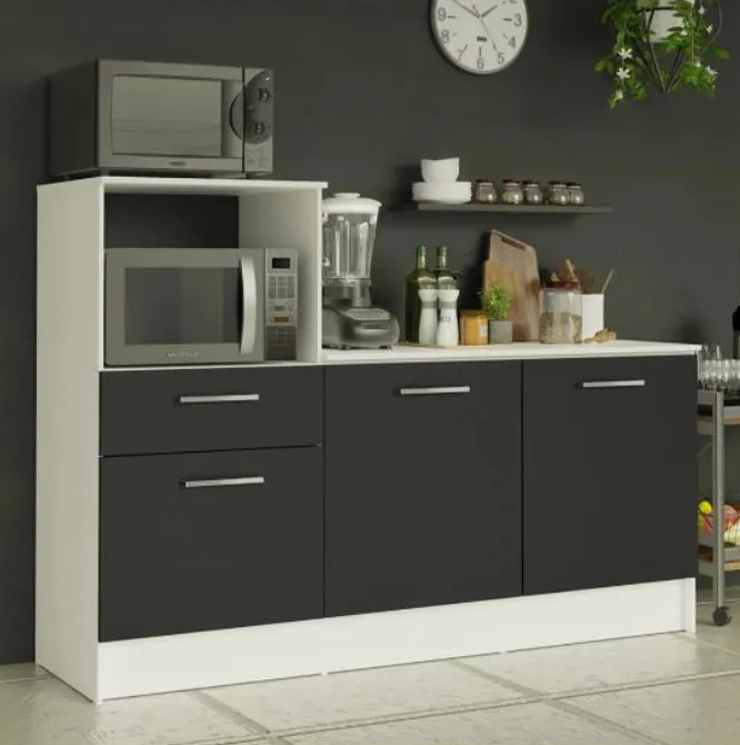Balcão de cozinha preto com uma gaveta e três portas, espaço lateral para micro-ondas e utensílios no topo