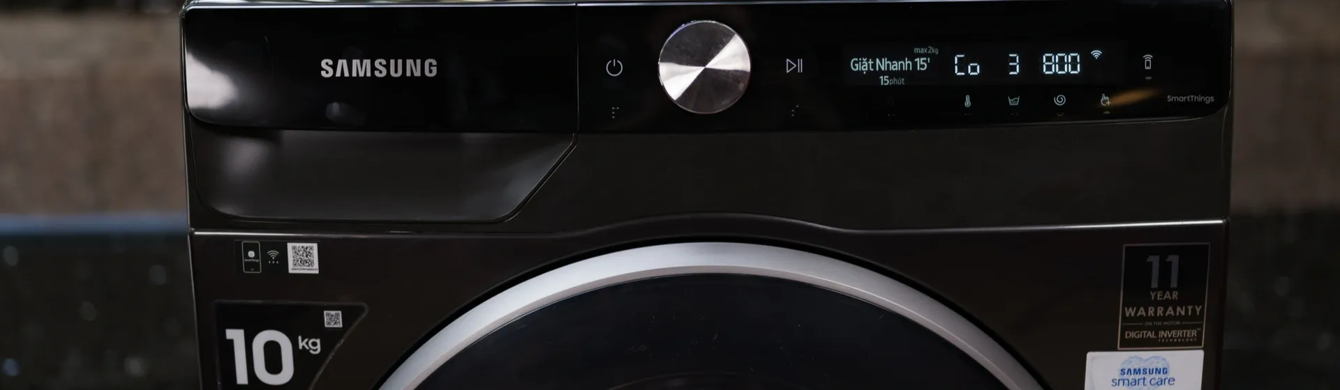 Close no painel de máquina de lavar 10kg Samsung preta
