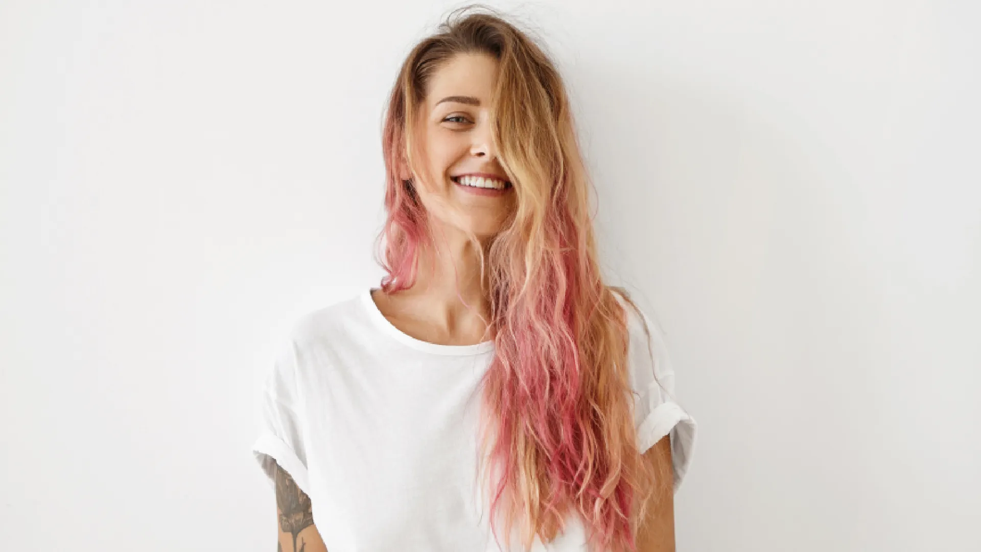 Veja a nossa seleção das melhores tintas de cabelo rosa de 2022! (Imagem: Reprodução/Shutterstock)